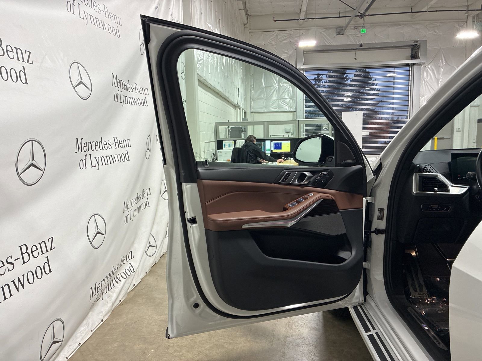 Used 2023 BMW X7 xDrive40i w/ M Sport Package image 14