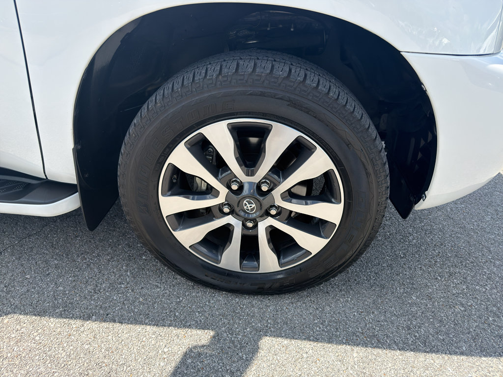 Used 2021 Toyota Sequoia Limited w/ Safety & Convenience Package AWD/4WD image 28