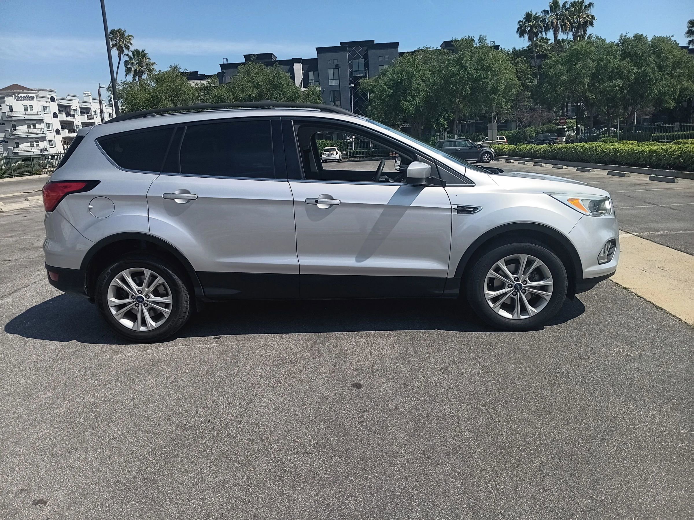 Used 2019 Ford Escape SE image 4