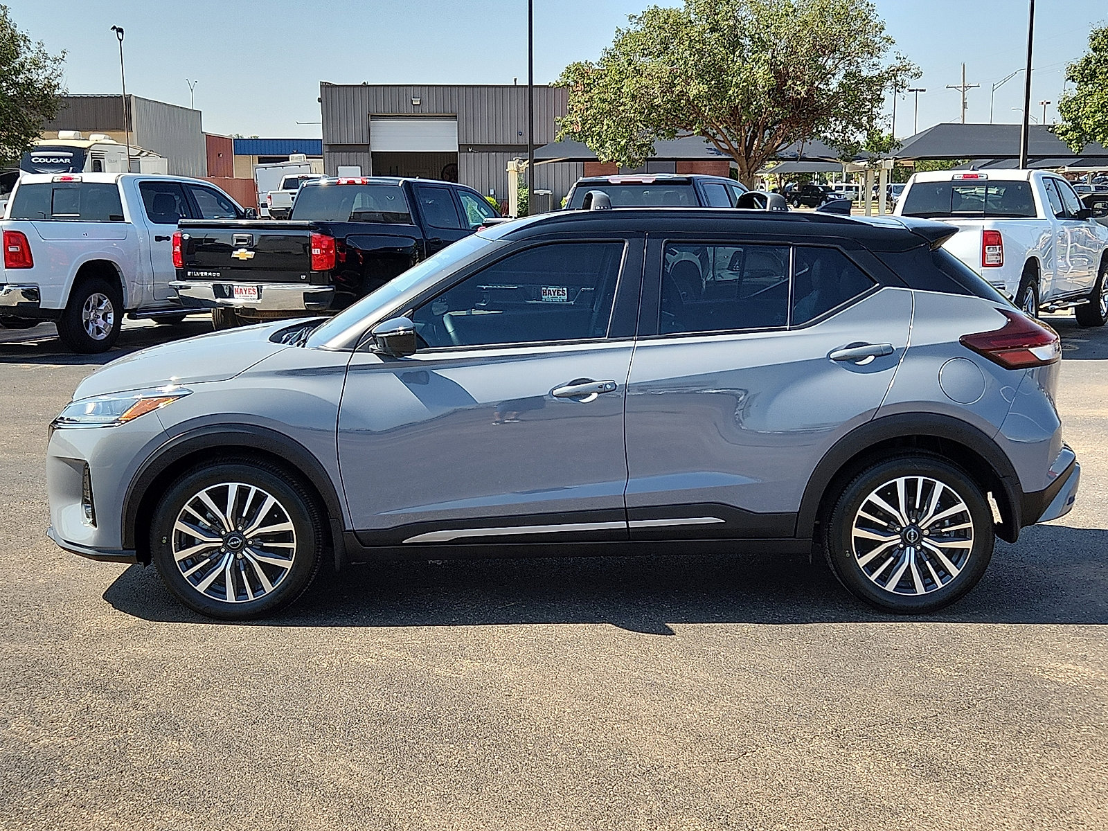 Used 2024 Nissan Kicks SR w/ SR Premium Package image 2