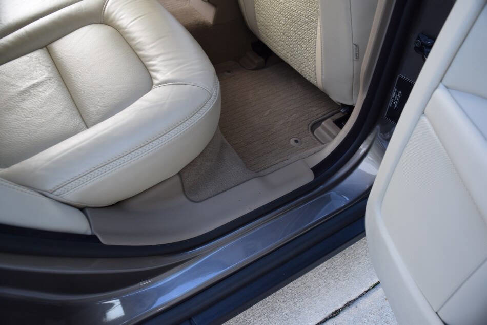 Used 2011 Volvo XC70 3.2 w/ Premium Pkg image 48