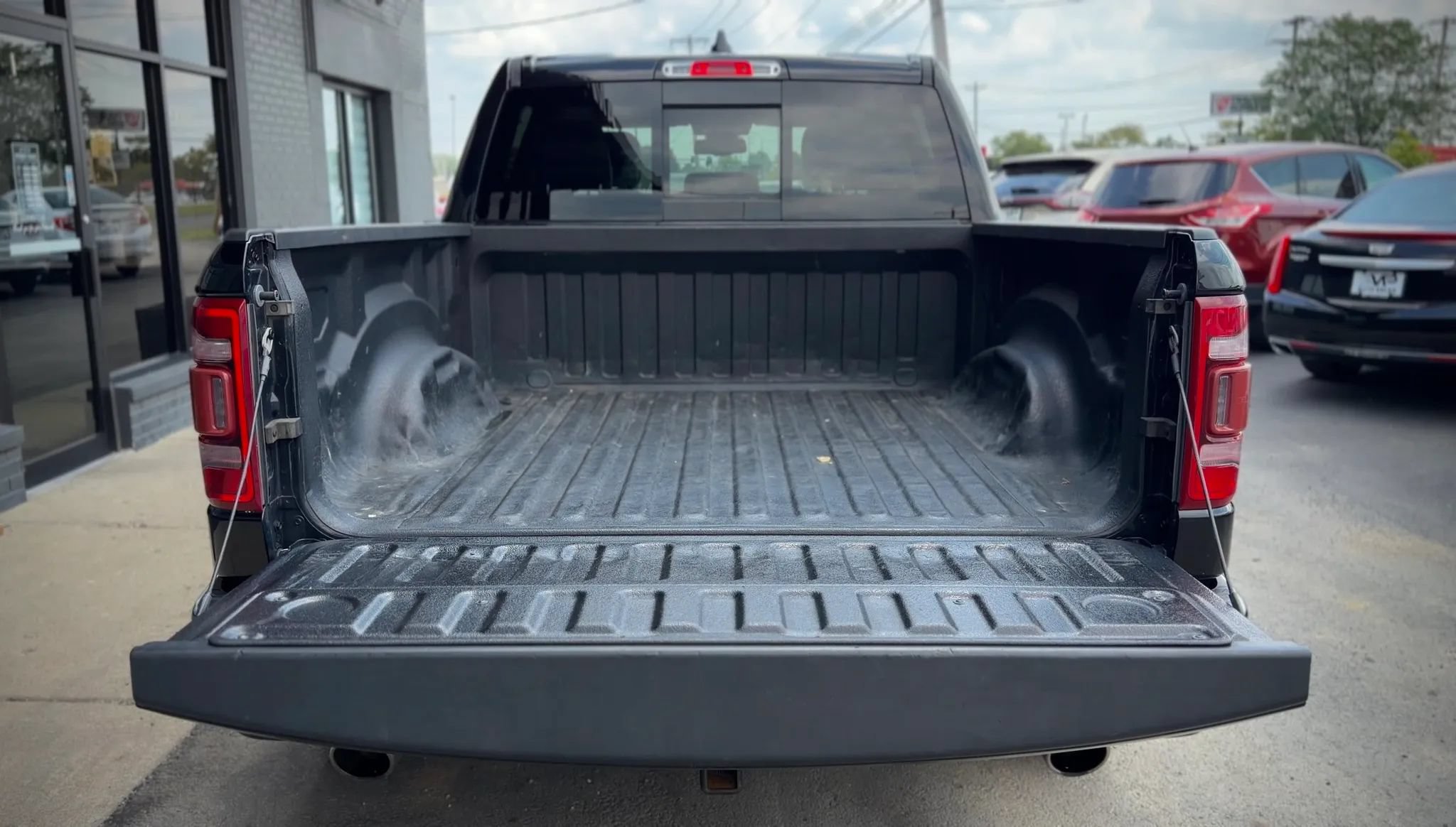 Used 2019 RAM 1500 Laramie AWD/4WD image 4