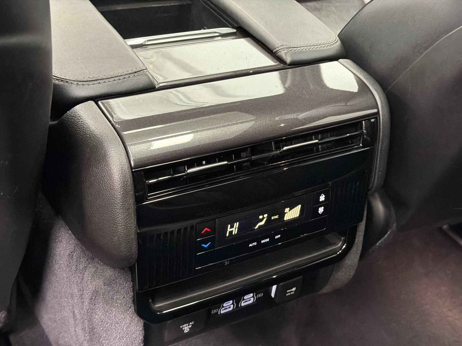 Used 2023 Jeep Wagoneer 4WD w/ Premium Group I image 19