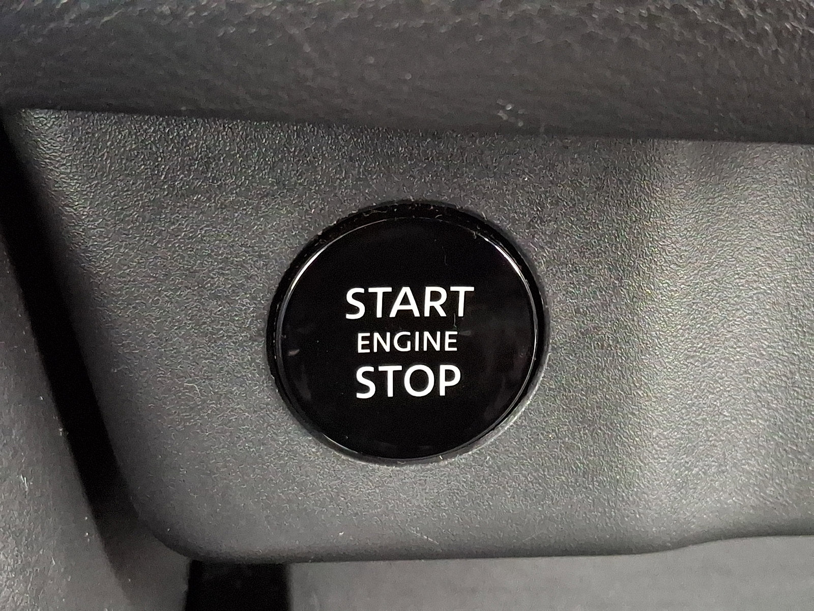 Used 2025 Nissan Rogue SV image 22