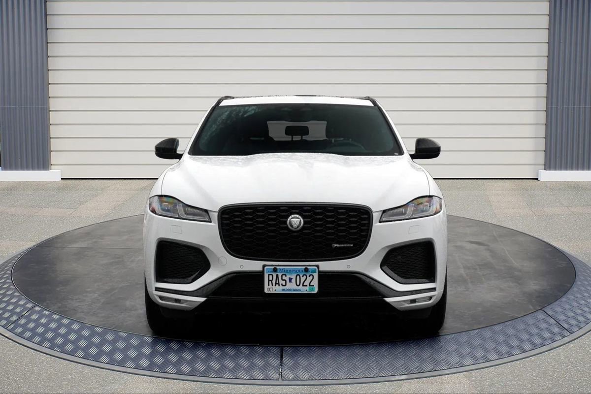 Used 2025 Jaguar F-PACE R-Dynamic S image 2