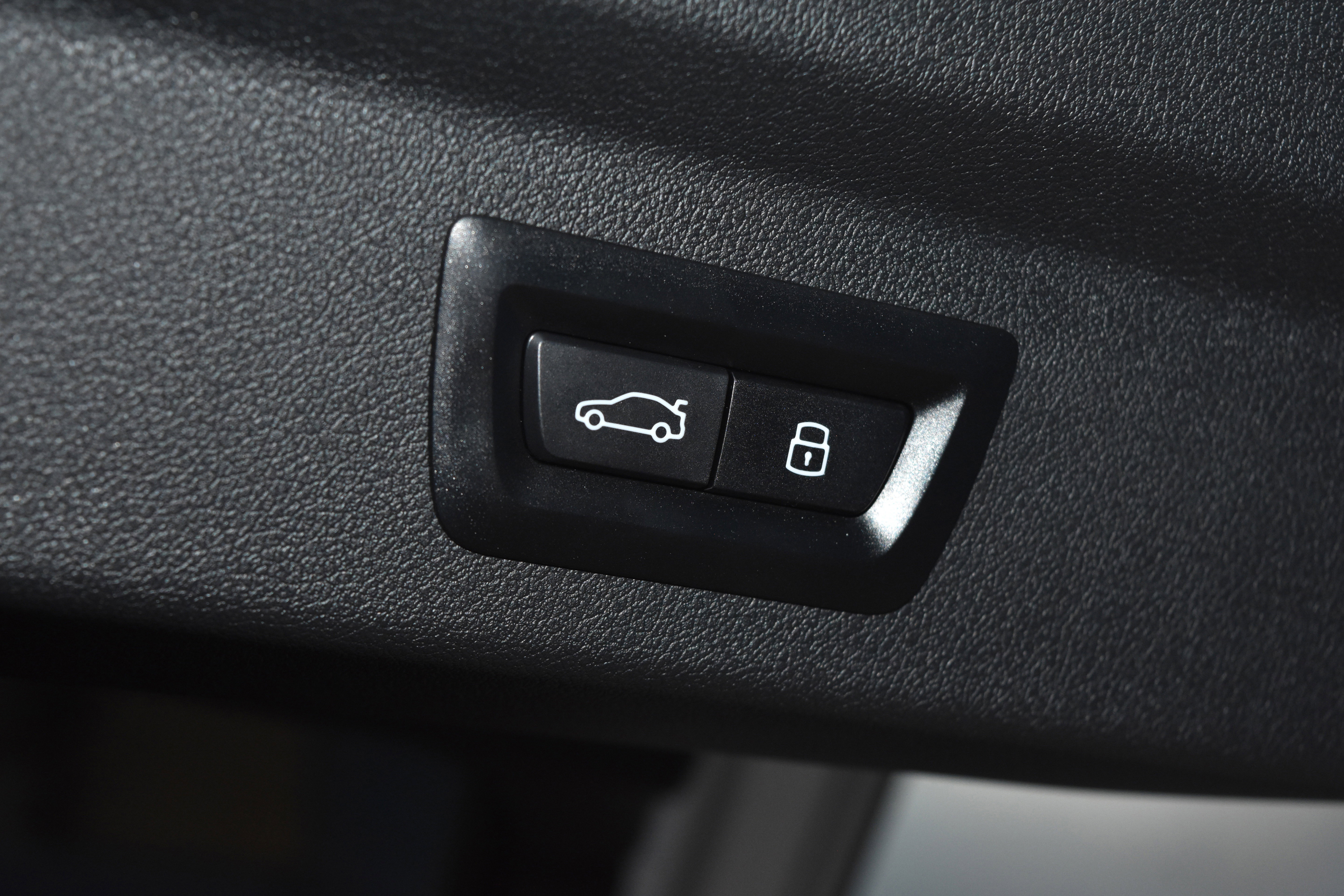 New 2025 BMW X2 xDrive28i w/ Technology Package image 26