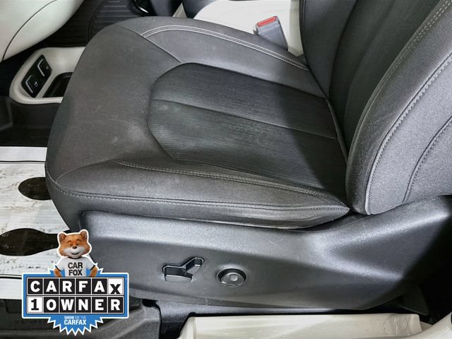 Used 2020 Chrysler Pacifica Touring w/ Cold Weather Group FWD image 18