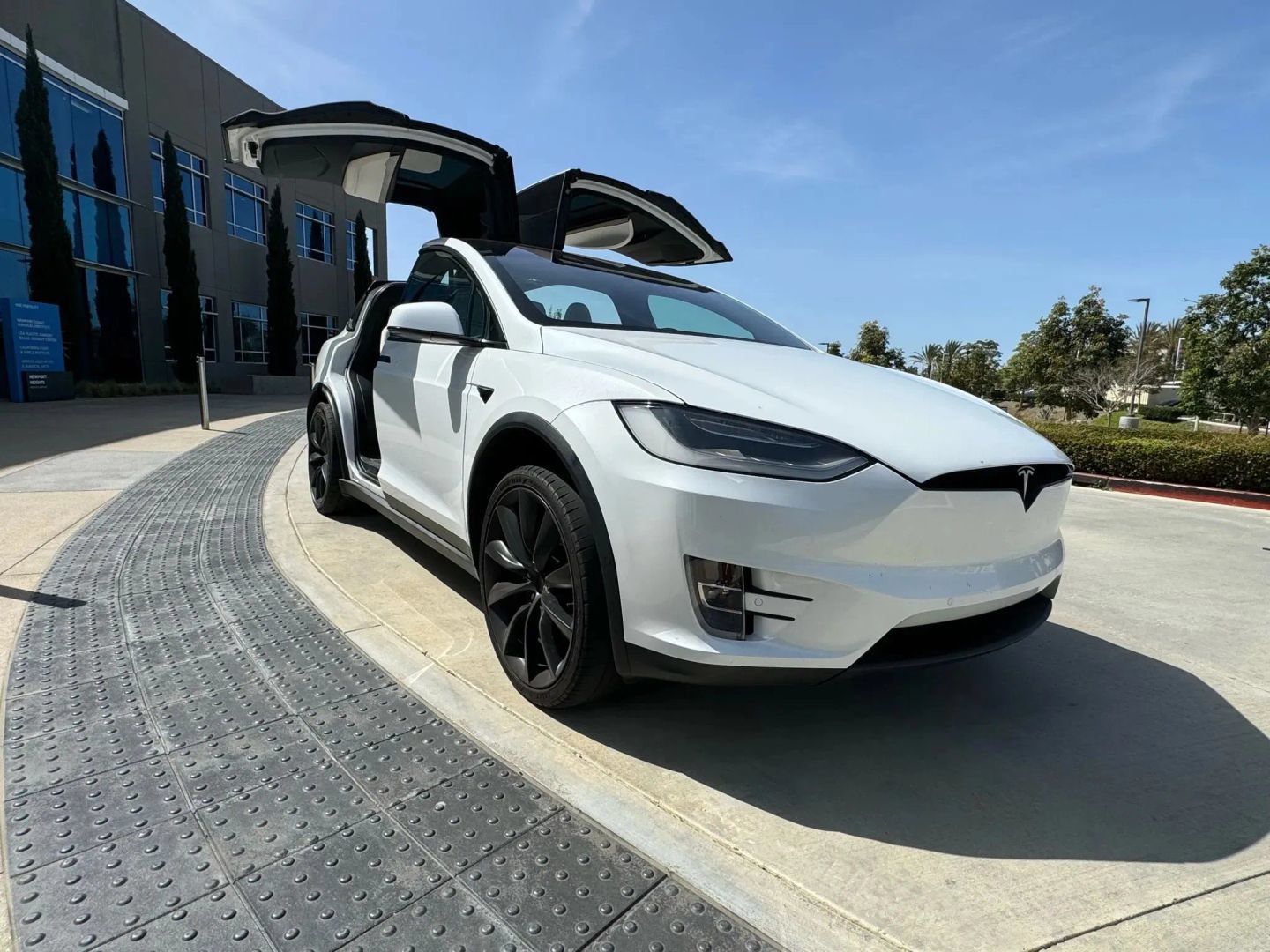 Used 2021 Tesla Model X Long Range AWD/4WD image 3