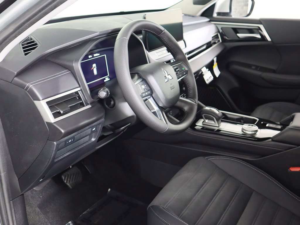 New 2025 Mitsubishi Outlander SE image 26