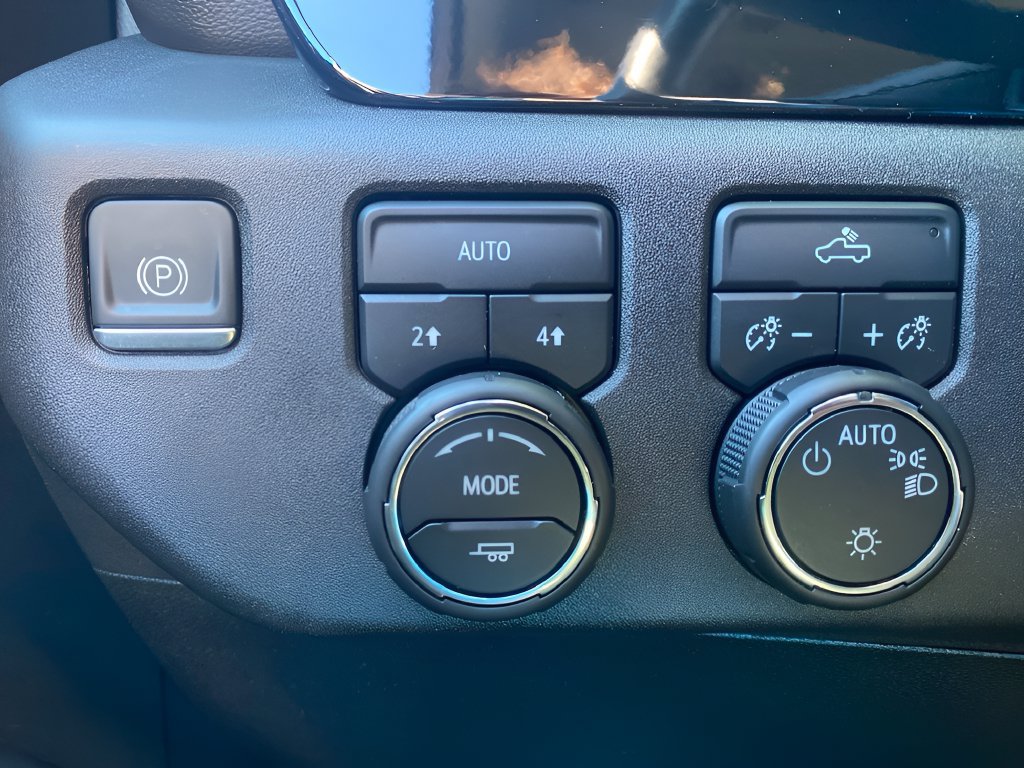 Used 2024 Chevrolet Silverado 1500 LT AWD/4WD image 18