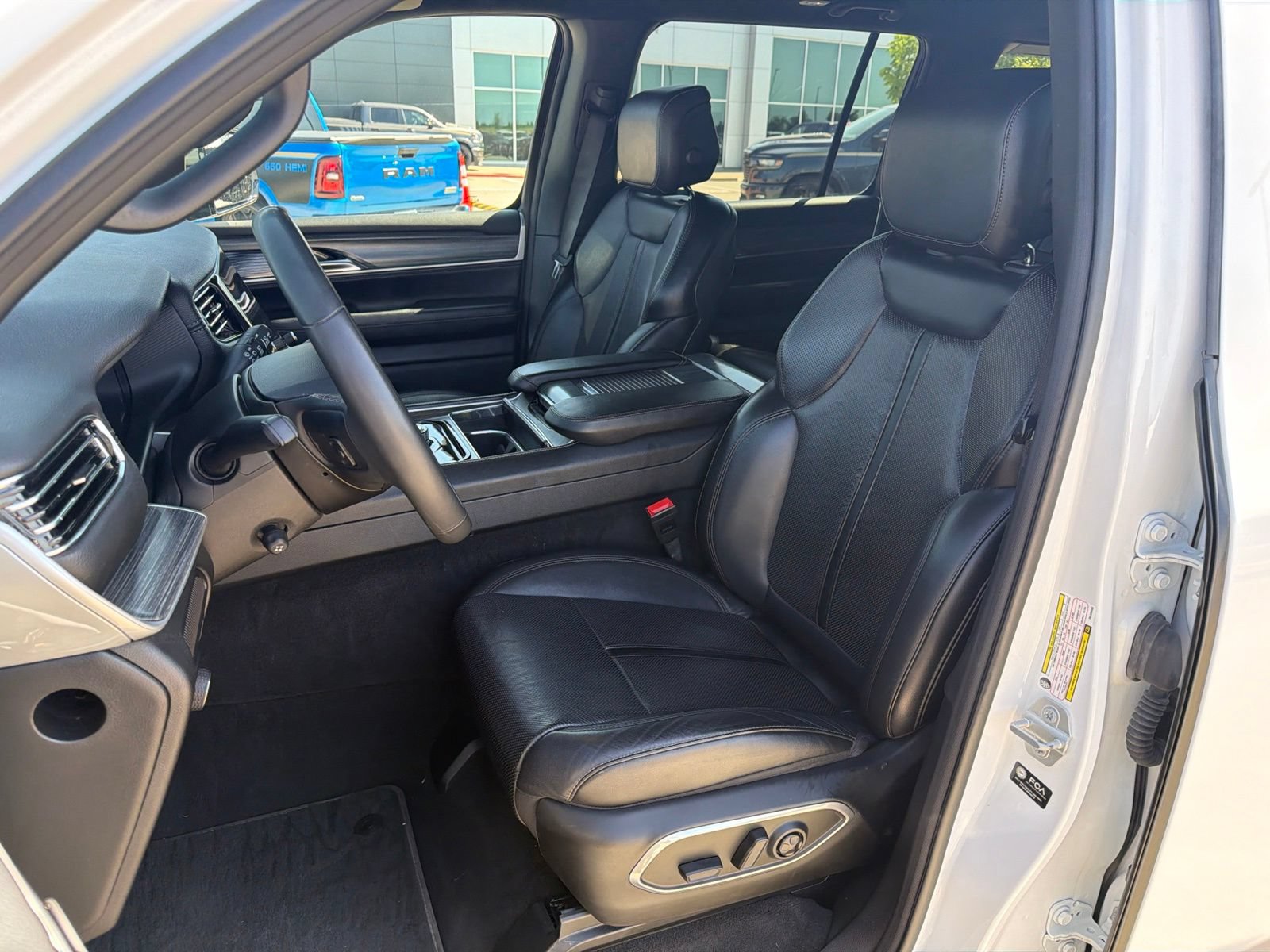 Used 2024 Jeep Wagoneer Series II w/ Flexible Seating Group AWD/4WD image 14