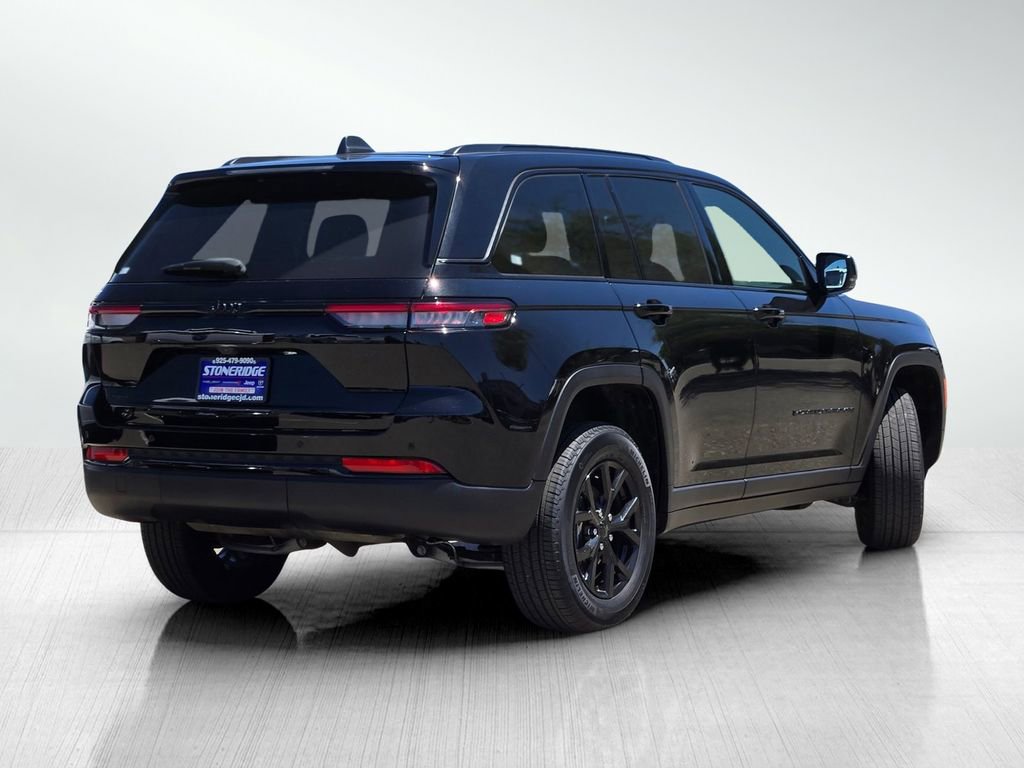 Used 2025 Jeep Grand Cherokee Altitude AWD/4WD image 4