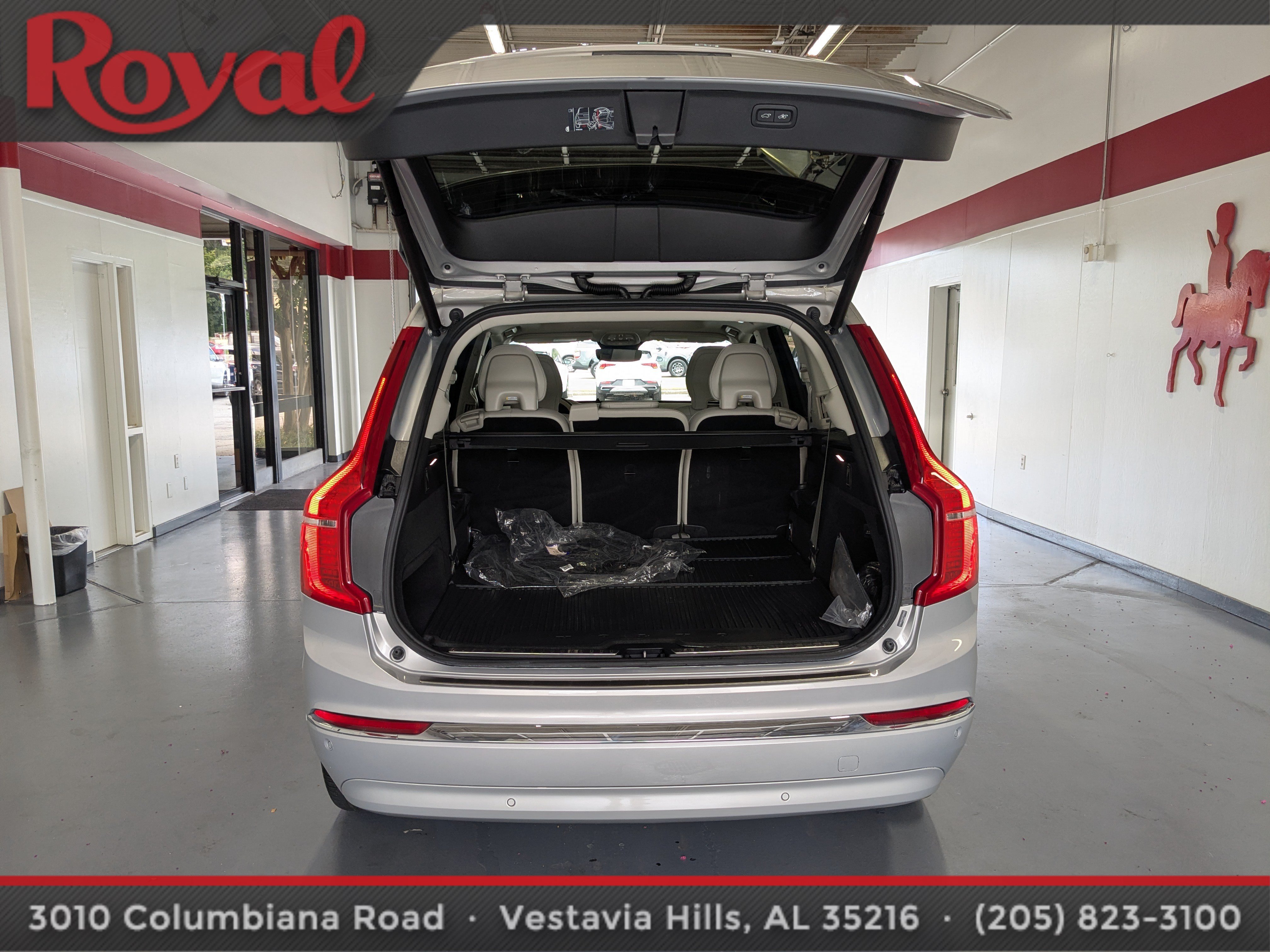 Used 2025 Volvo XC90 B6 Plus AWD/4WD image 12