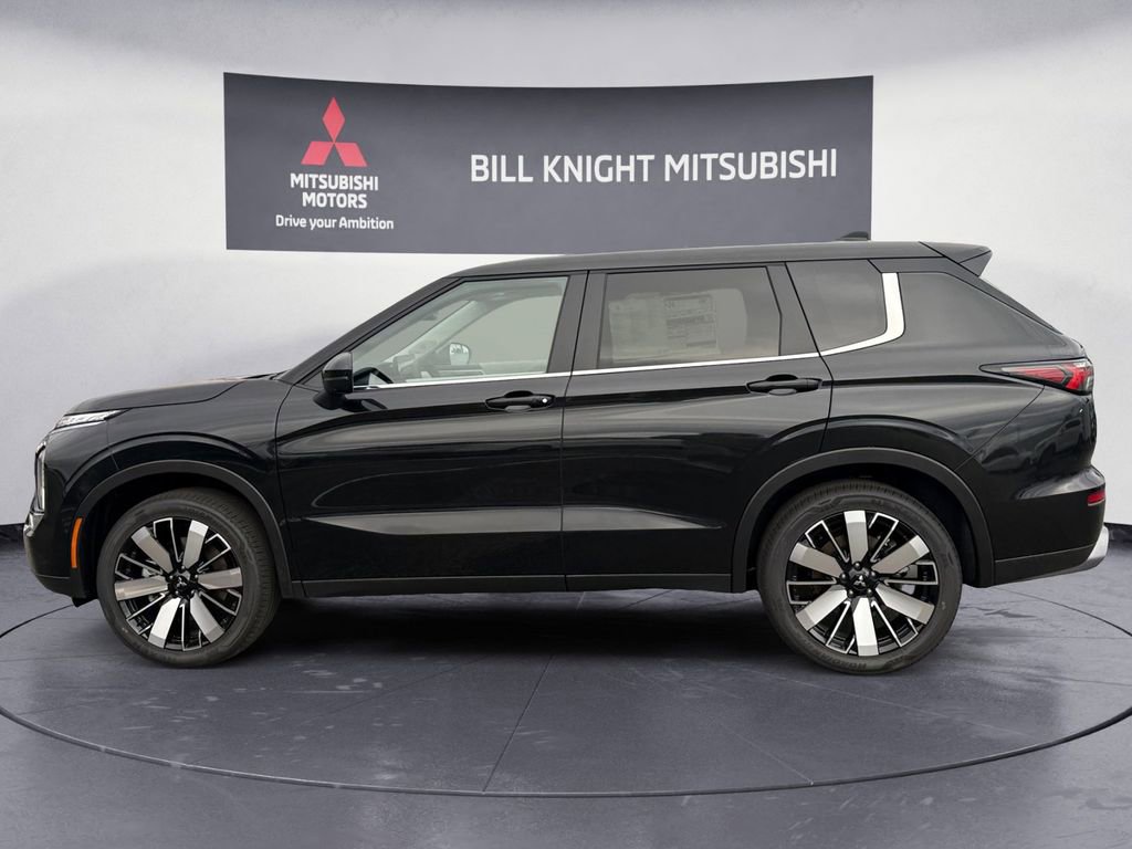 Used 2025 Mitsubishi Outlander SE AWD/4WD image 2