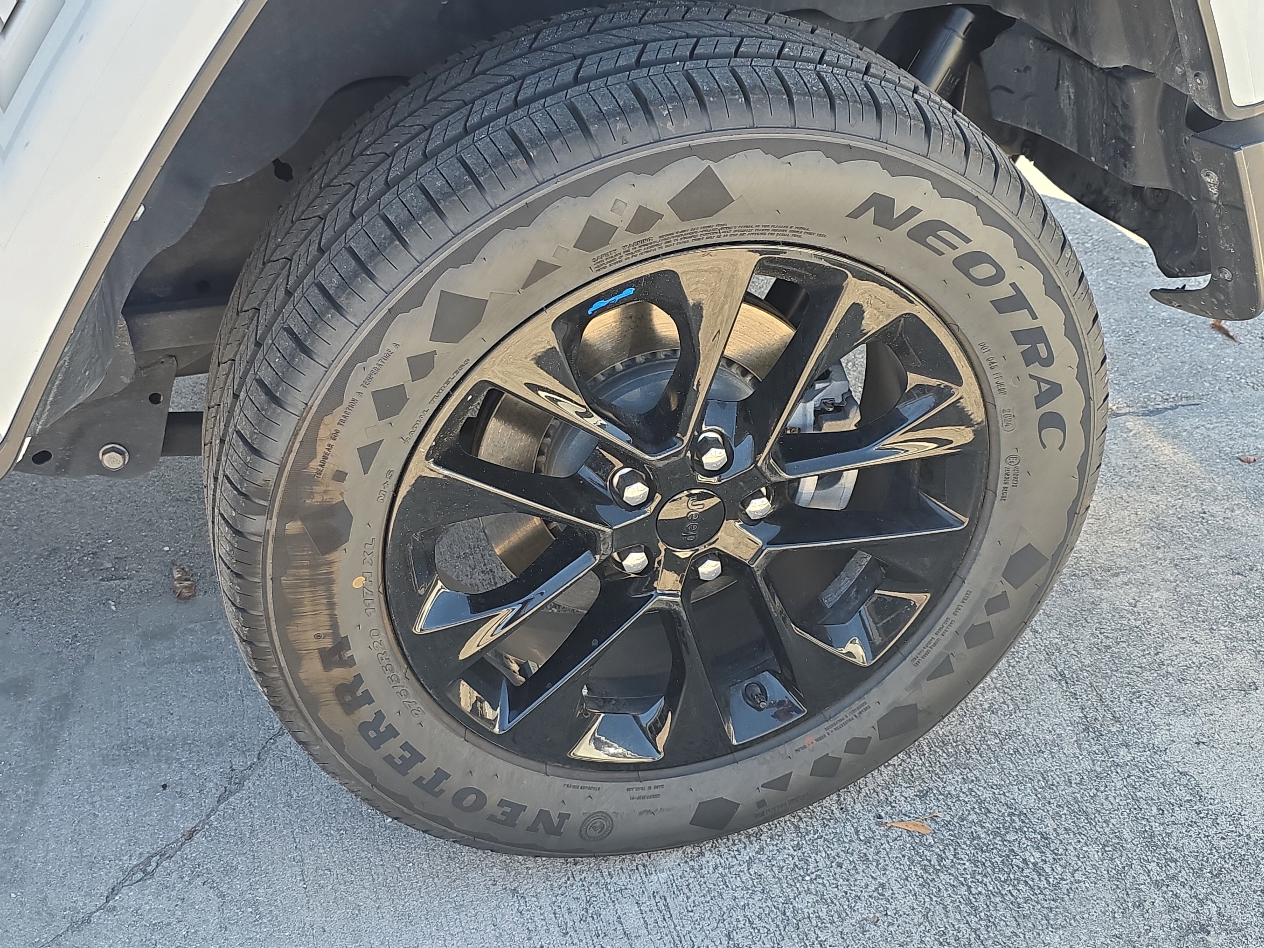 Used 2023 Jeep Wrangler Sahara image 4