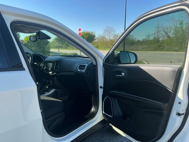 Used 2018 Jeep Compass Sport AWD/4WD image 17