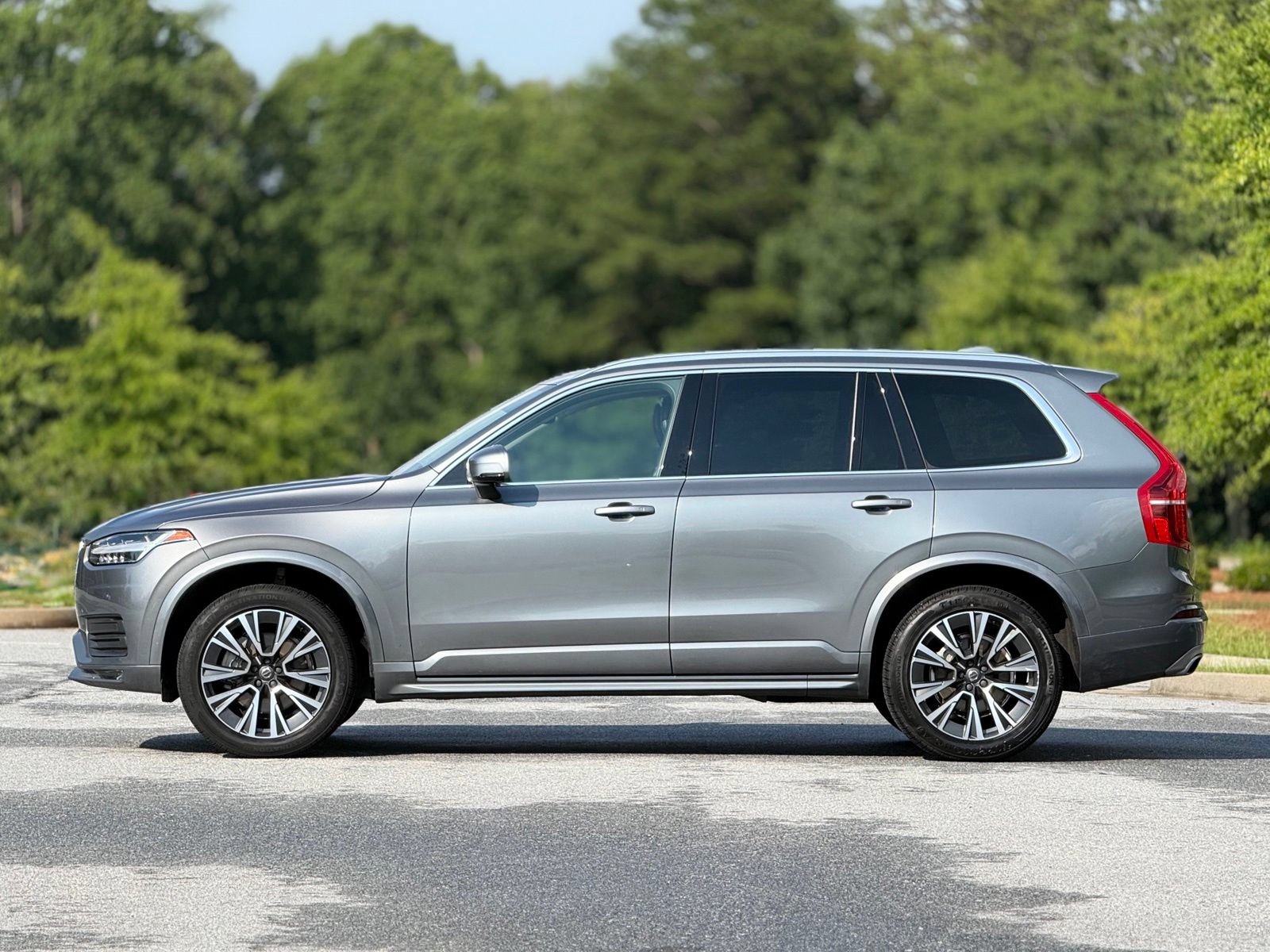 Used 2020 Volvo XC90 T5 Momentum w/ Protection Package FWD image 9