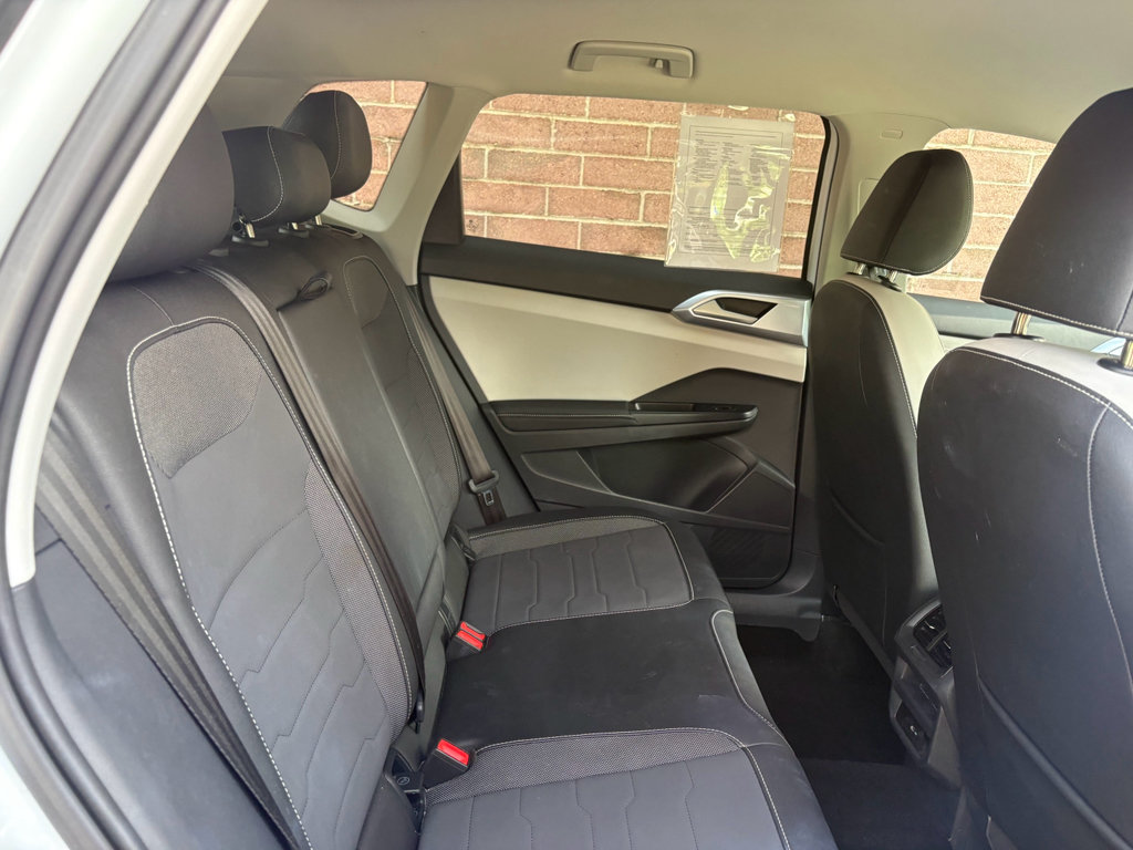 Used 2025 Volkswagen Taos SE AWD/4WD image 18