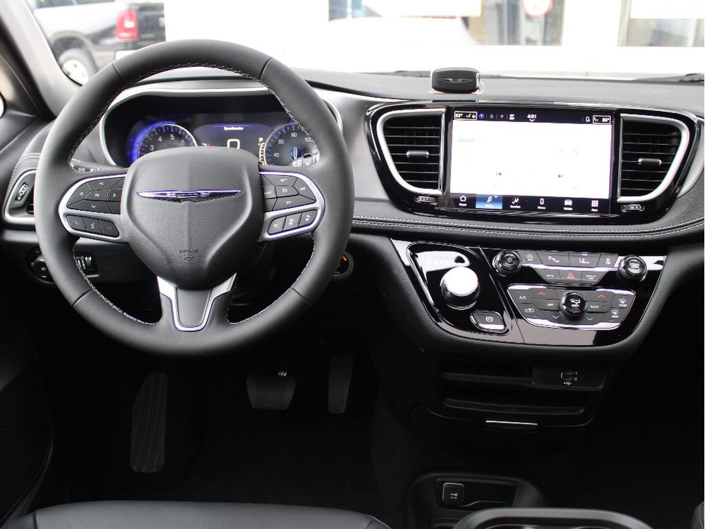 New 2026 Chrysler Pacifica Select AWD/4WD image 14