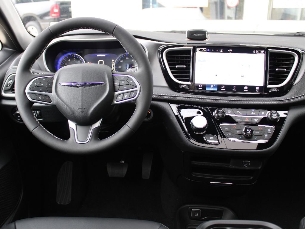 New 2026 Chrysler Pacifica Select image 14