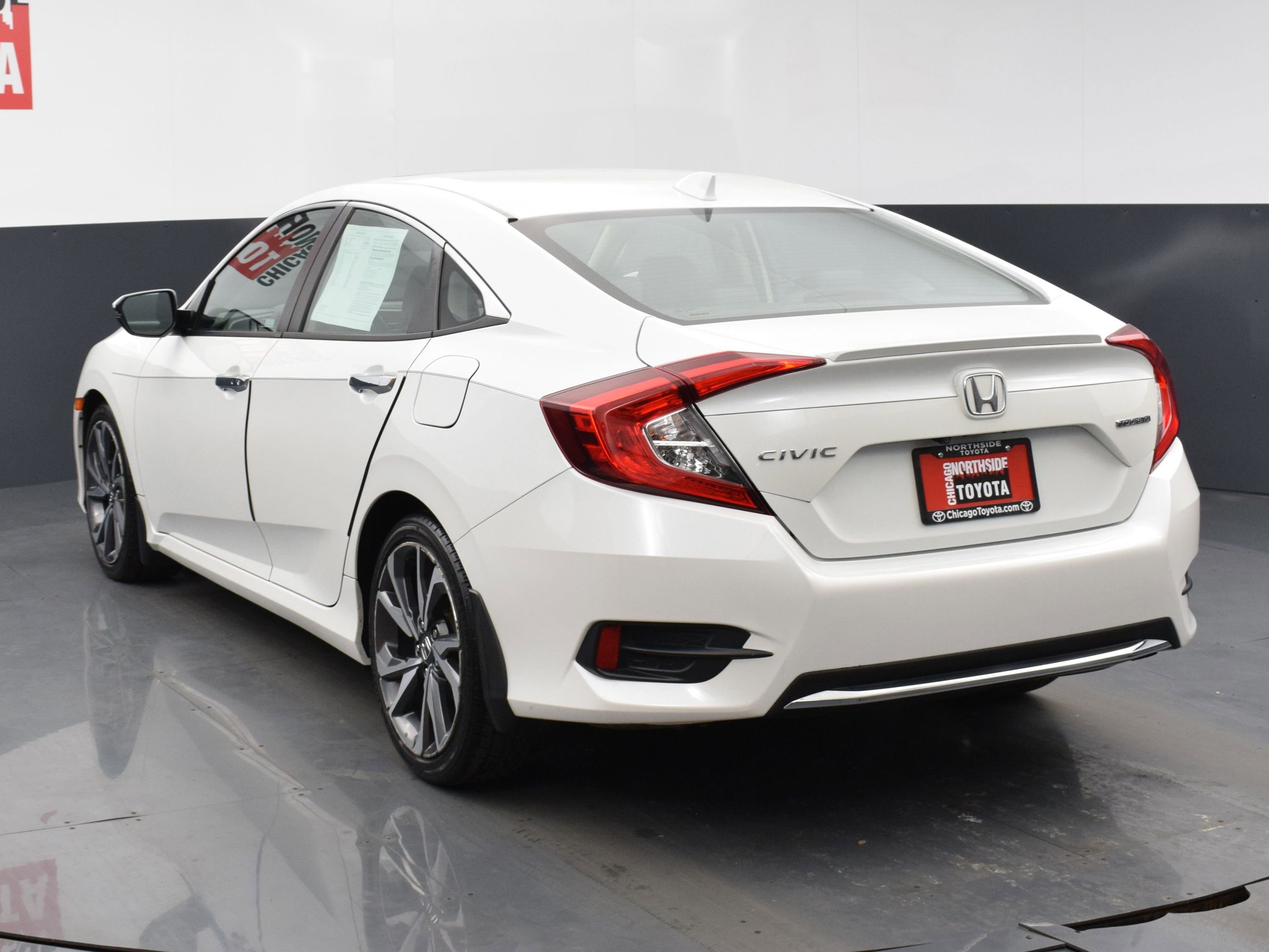 Used 2020 Honda Civic Touring image 3