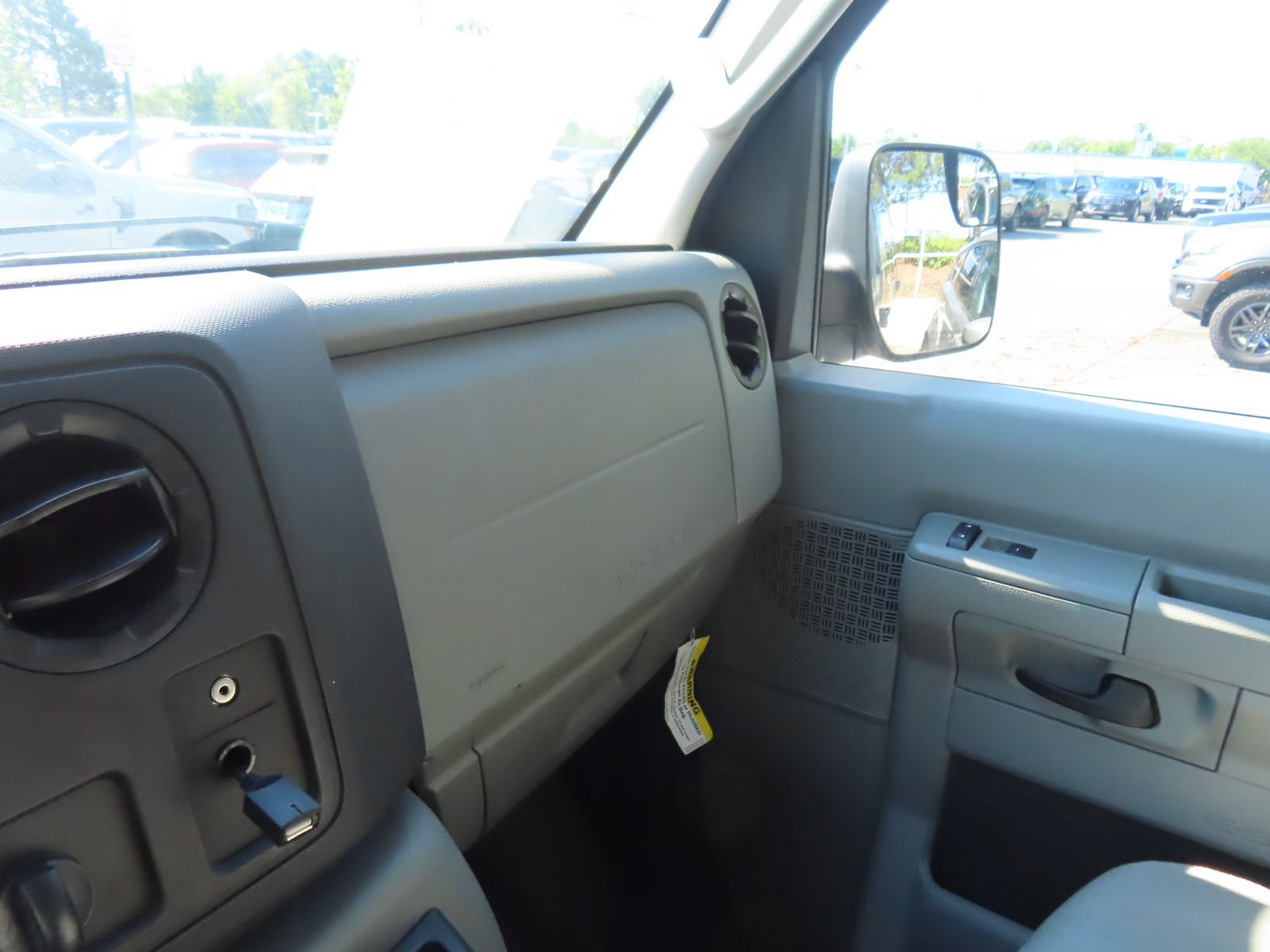 Used 2014 Ford E-350 and Econoline 350 XLT RWD image 18
