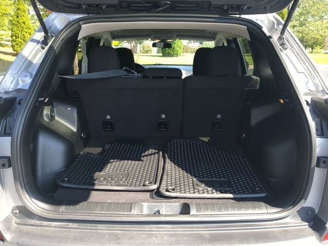Used 2019 Jeep Cherokee Latitude w/ Cold Weather Group FWD image 12
