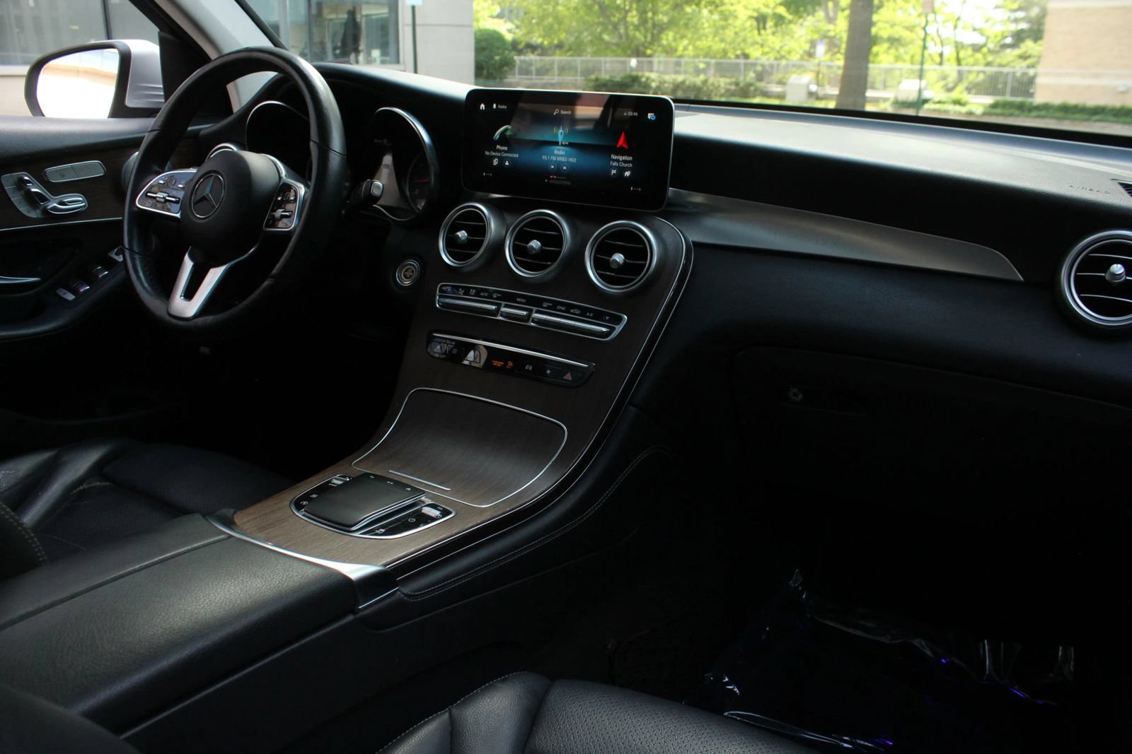 Used 2020 Mercedes-Benz GLC 300 4MATIC w/ Multimedia Package image 25