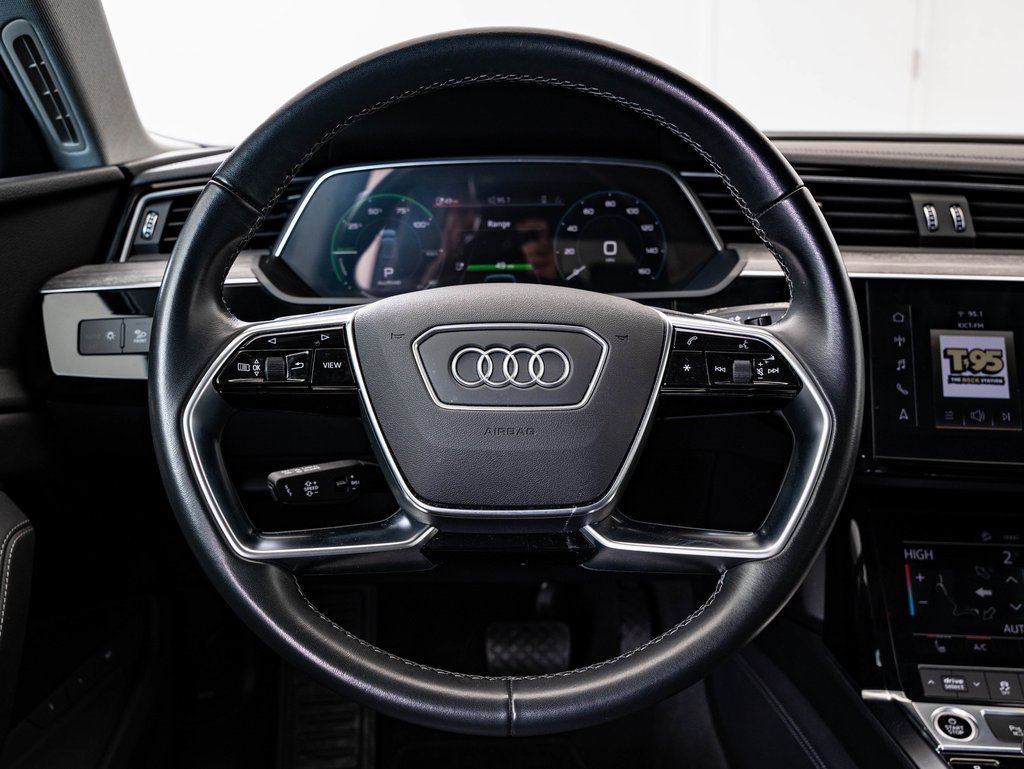 Used 2022 Audi e-tron Premium w/ Convenience Plus Package image 40