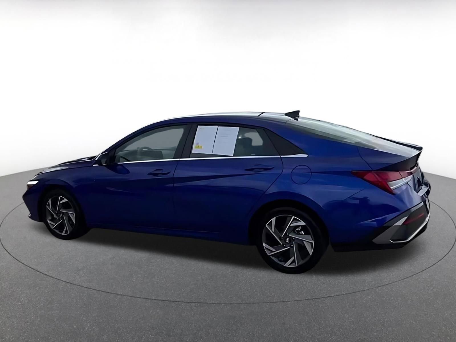 Used 2025 Hyundai Elantra SEL image 16