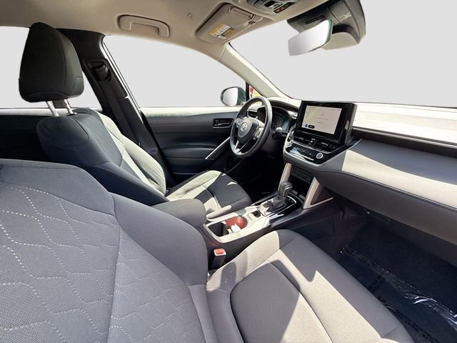 Used 2024 Toyota Corolla Cross LE image 26