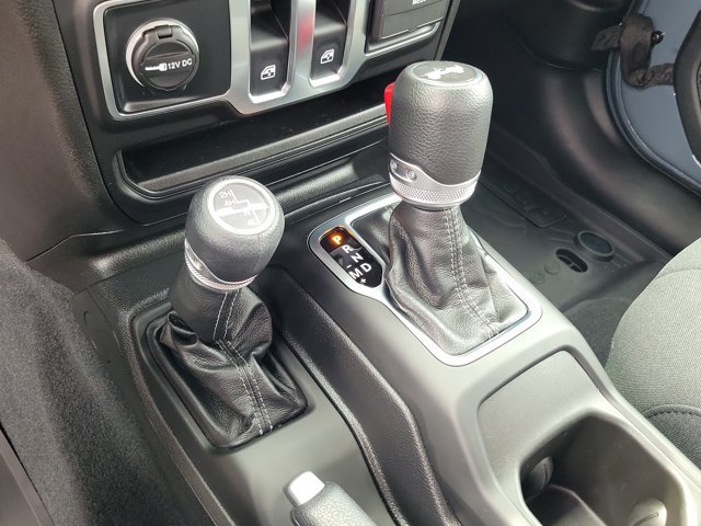 Used 2025 Jeep Wrangler Sport AWD/4WD image 29