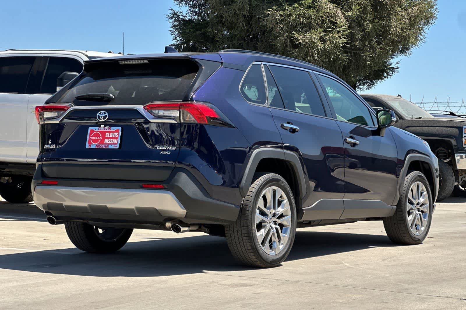 Used 2022 Toyota RAV4 Limited AWD/4WD image 3