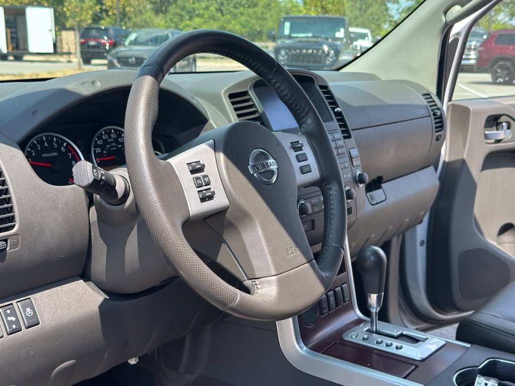 Used 2012 Nissan Pathfinder LE RWD image 27