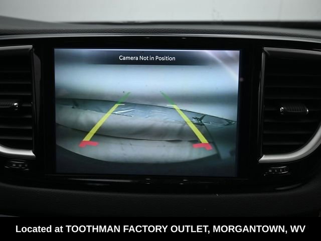 Used 2023 Chrysler Pacifica Touring-L image 21