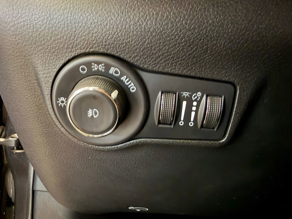Used 2022 Jeep Compass Latitude w/ Sun and Sound Group image 20