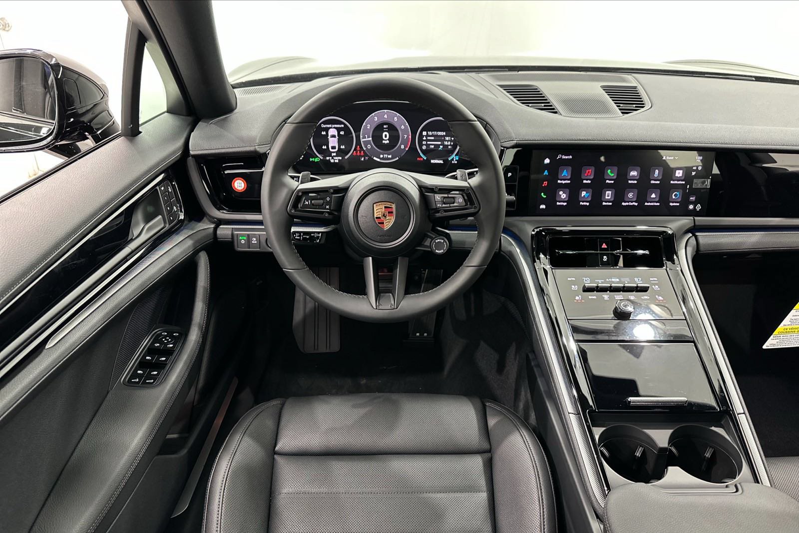 Certified 2025 Porsche Panamera 4 AWD/4WD image 24