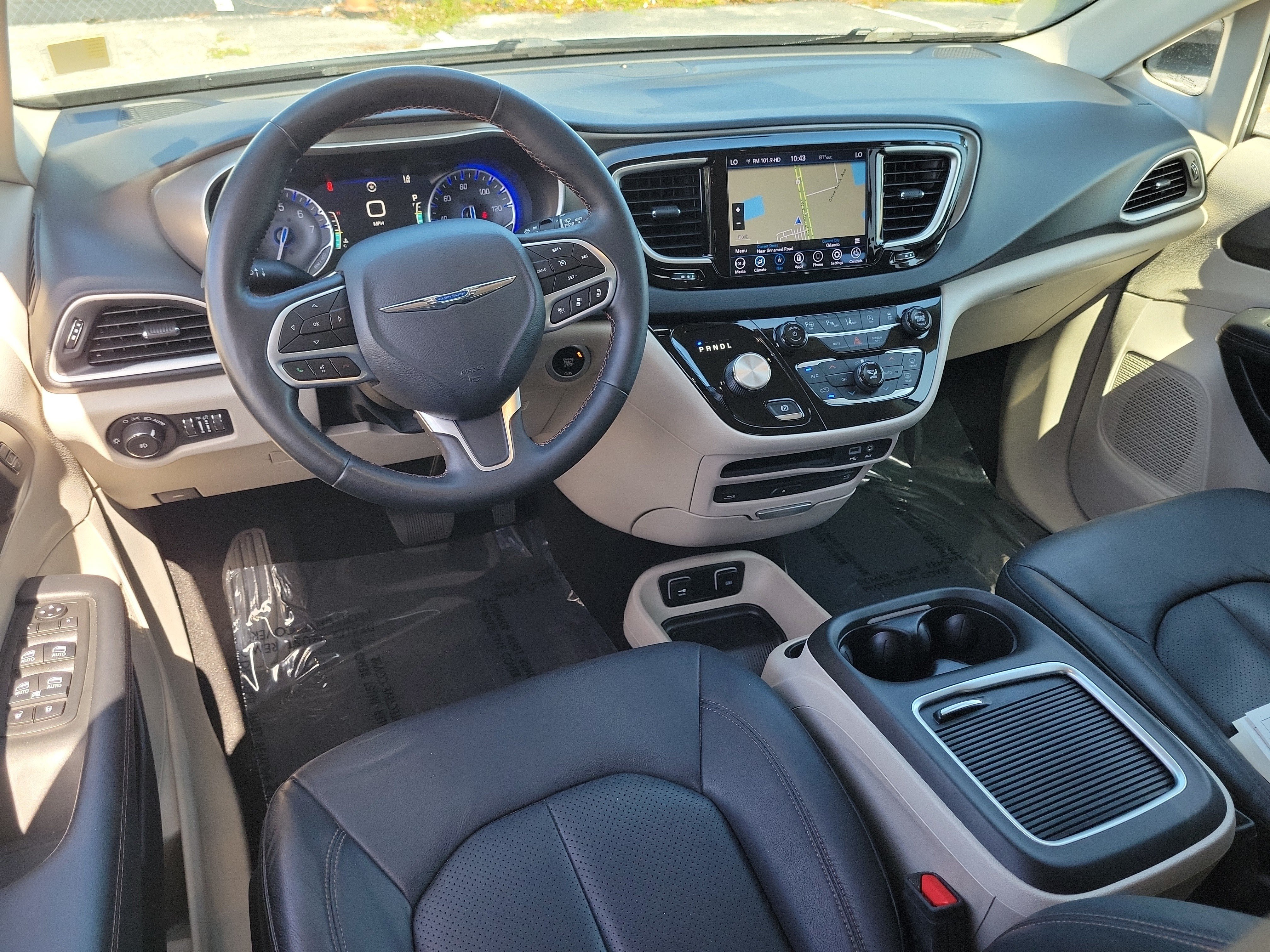 Used 2020 Chrysler Pacifica Touring-L Plus w/ Advanced Safetytec Group FWD image 19
