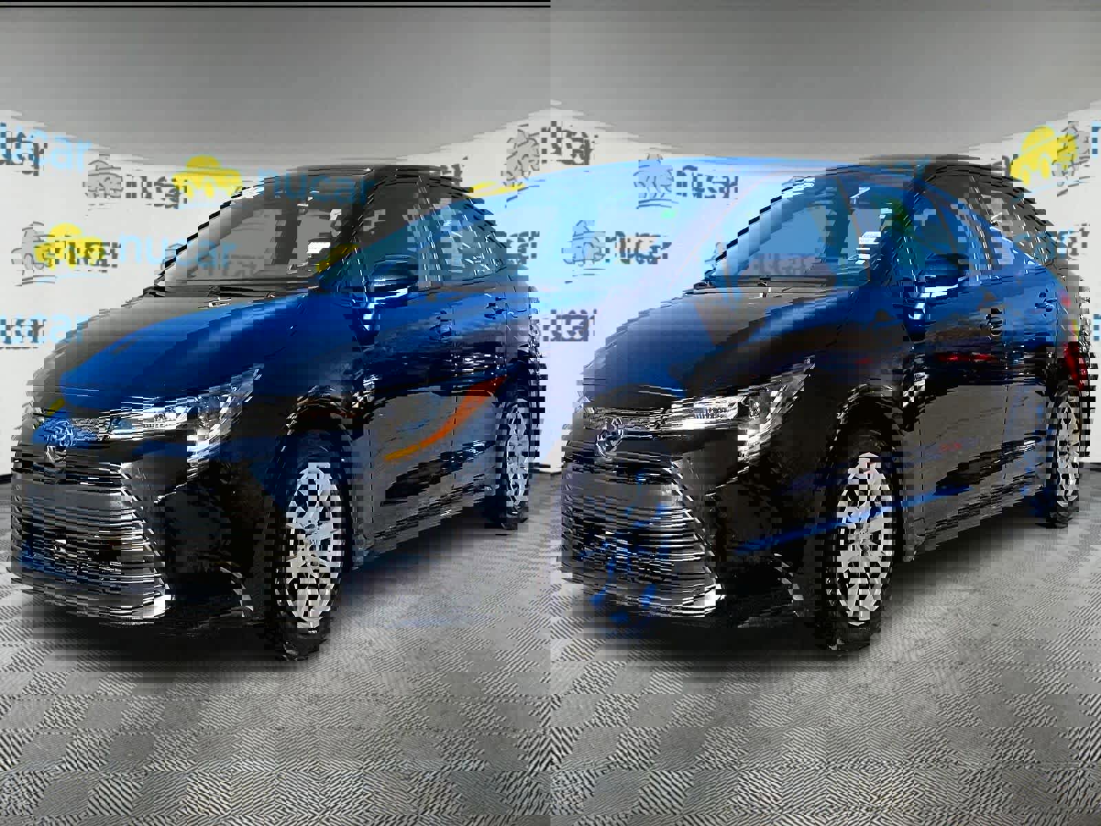 Used 2023 Toyota Corolla LE image 3