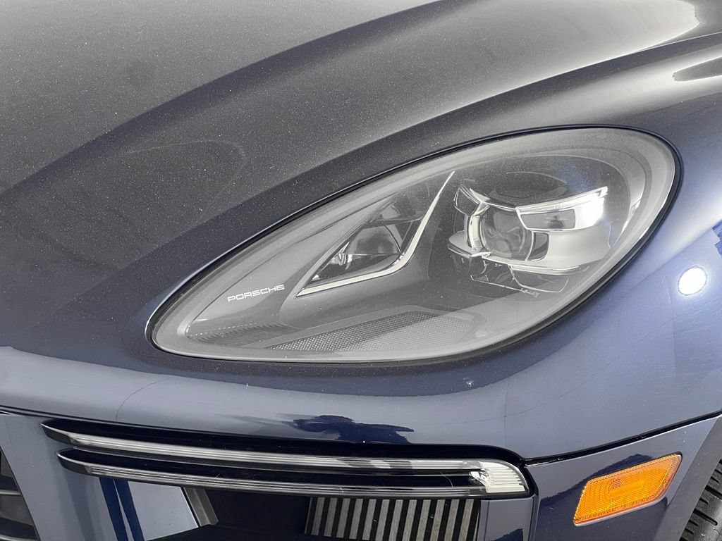 Certified 2020 Porsche Macan Turbo AWD/4WD image 15