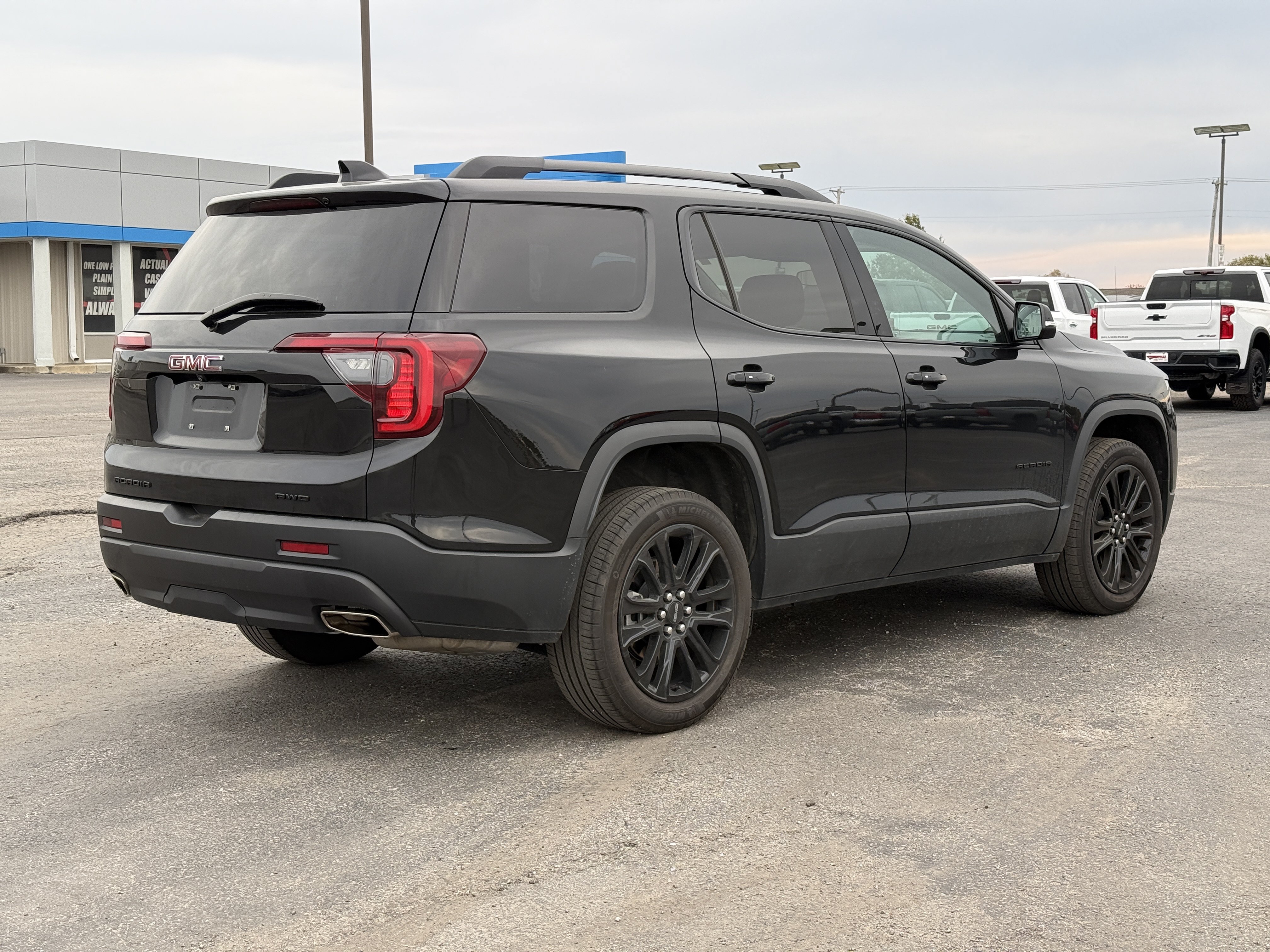 Used 2023 GMC Acadia SLE w/ Driver Convenience Package AWD/4WD image 4