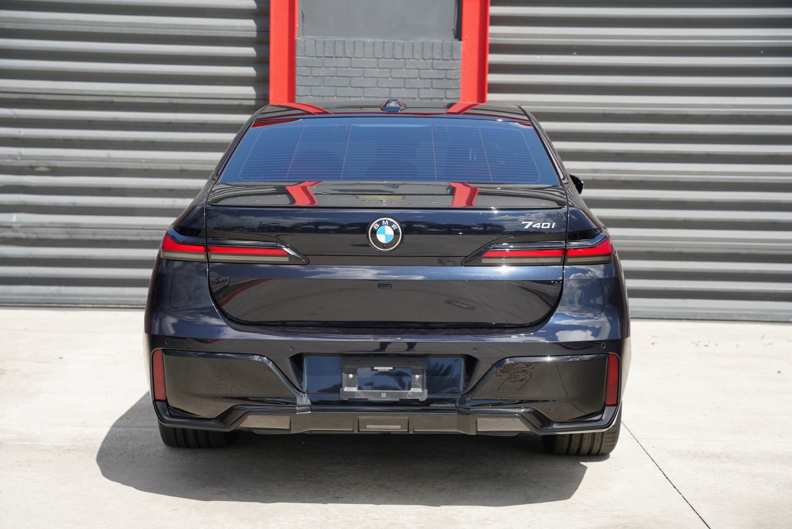 Used 2023 BMW 740i image 9