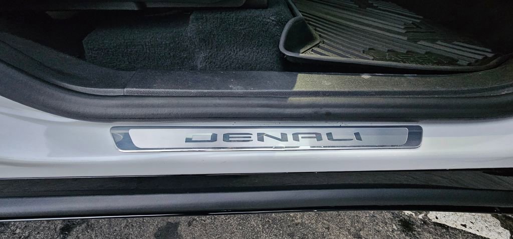 Used 2024 GMC Acadia Denali w/ Super Cruise Package image 17