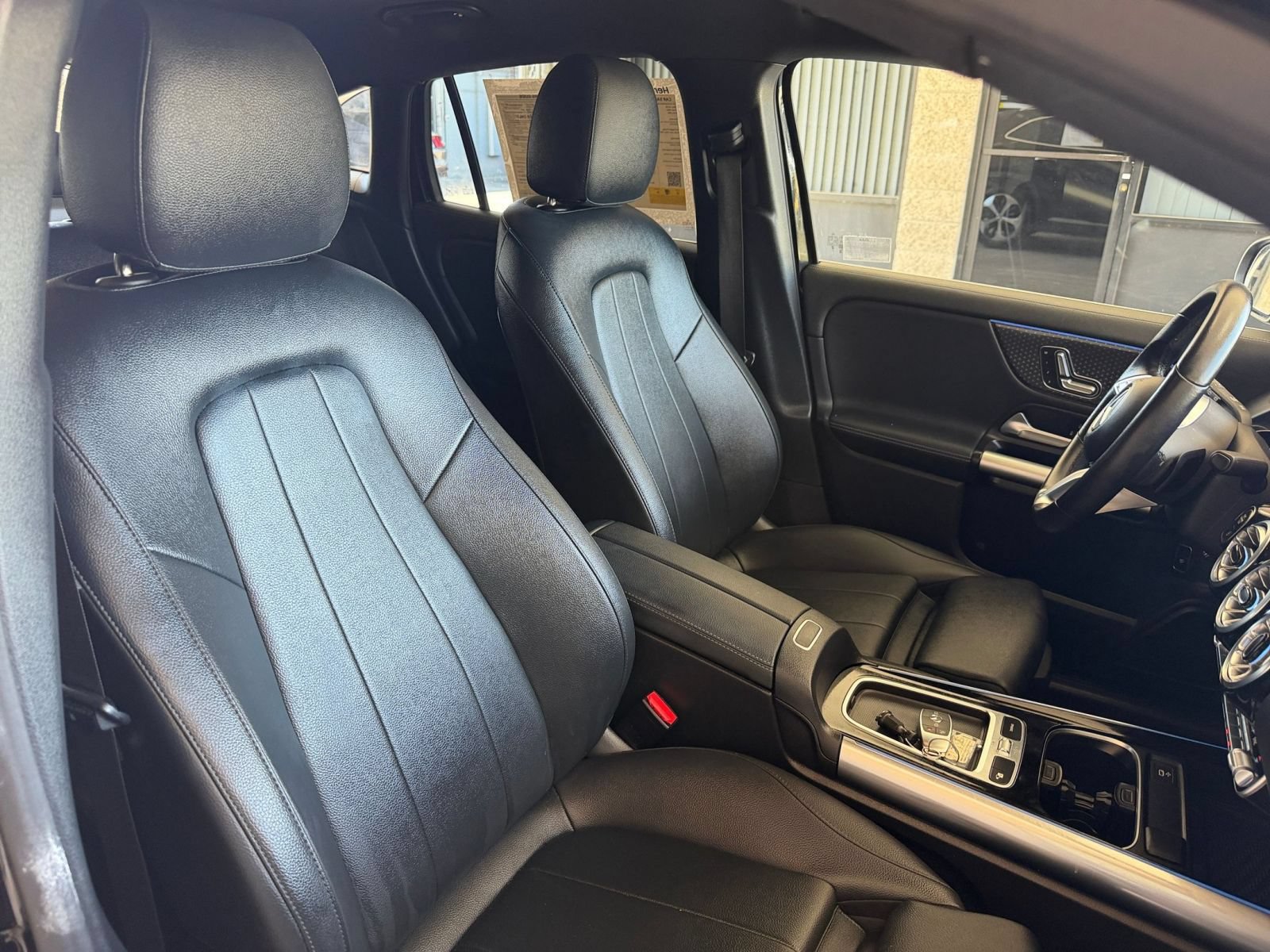 Used 2025 Mercedes-Benz GLA 250 image 37