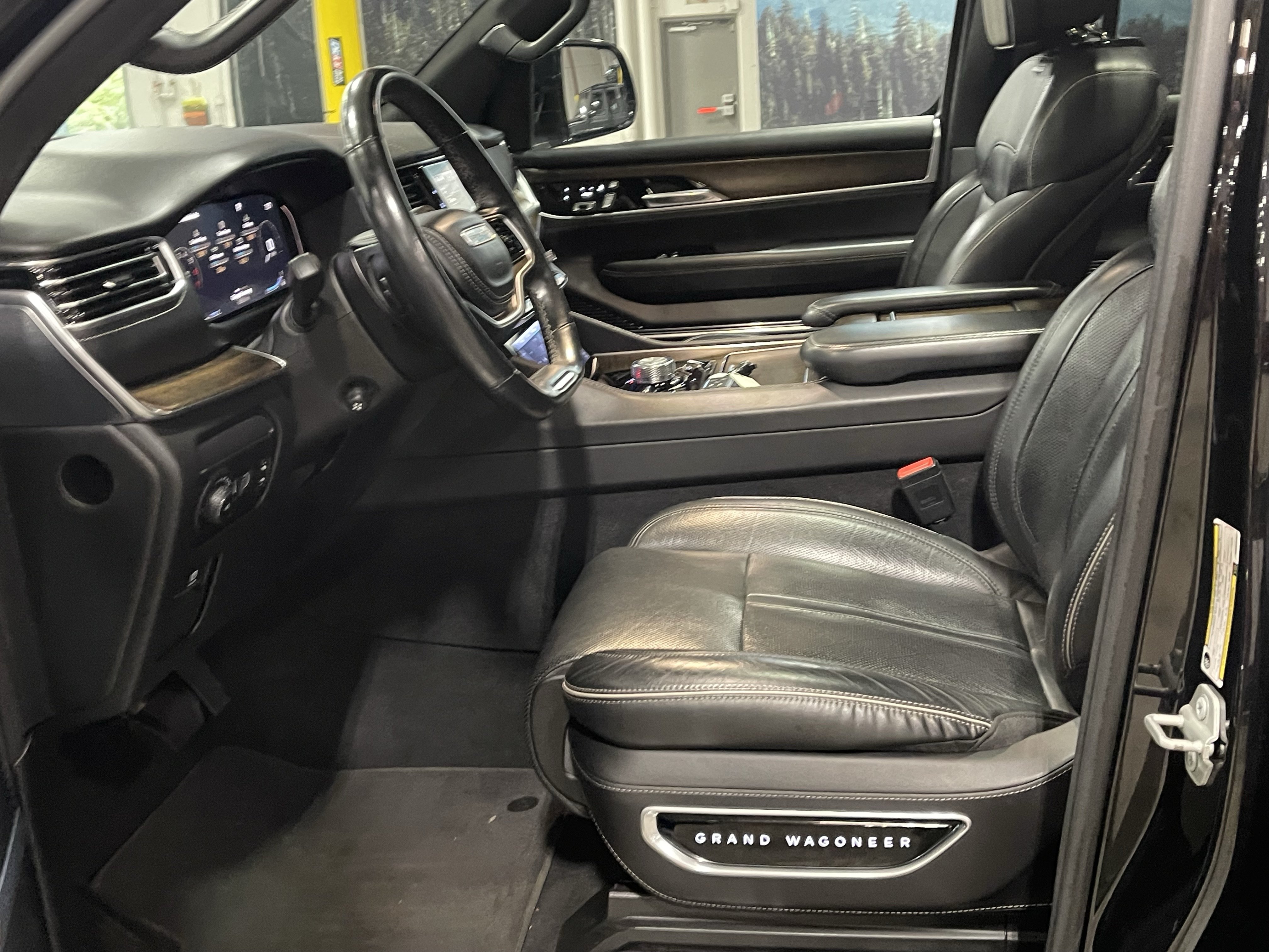 Used 2023 Jeep Grand Wagoneer Series II AWD/4WD image 11
