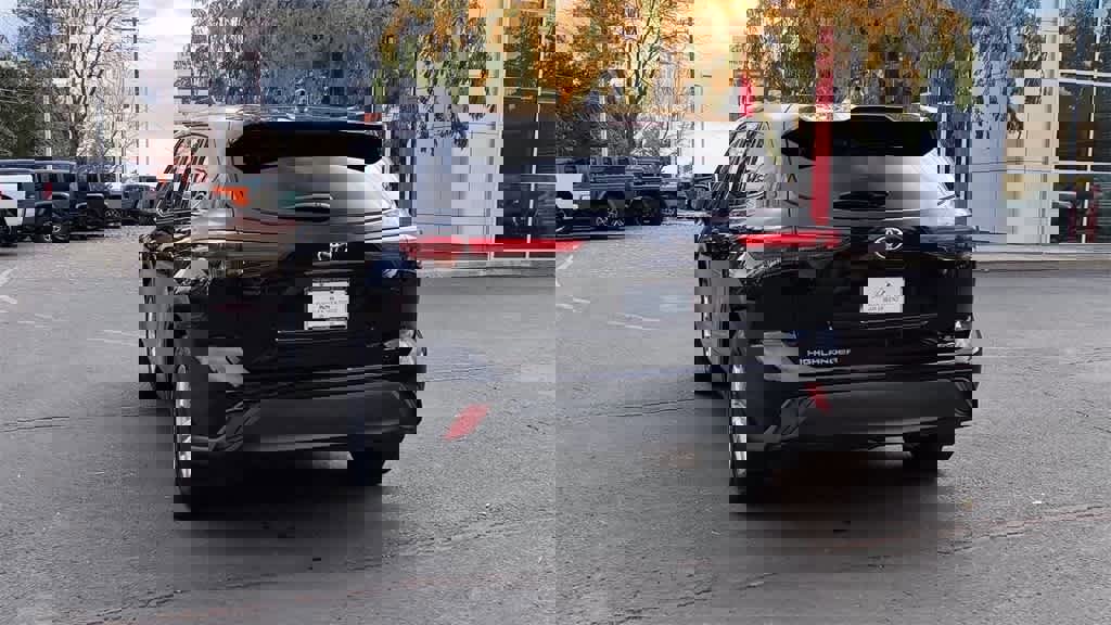 Used 2022 Toyota Highlander LE image 7