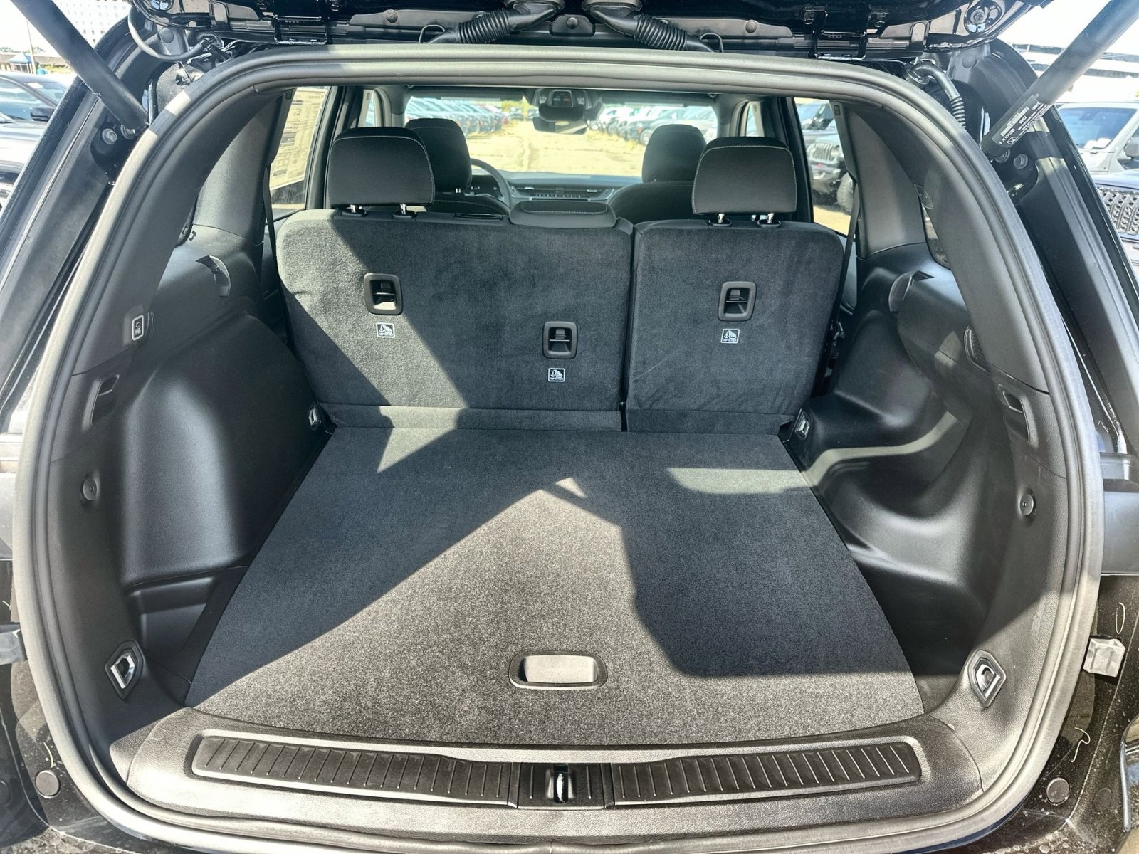 New 2025 Jeep Grand Cherokee Laredo w/ Luxury Tech Group I image 25