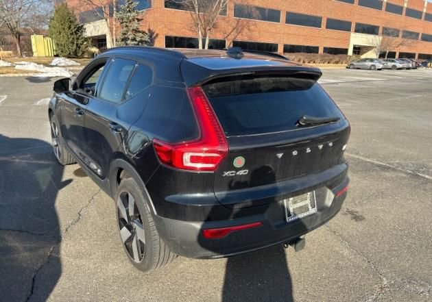 Used 2023 Volvo XC40 Recharge Ultimate image 3