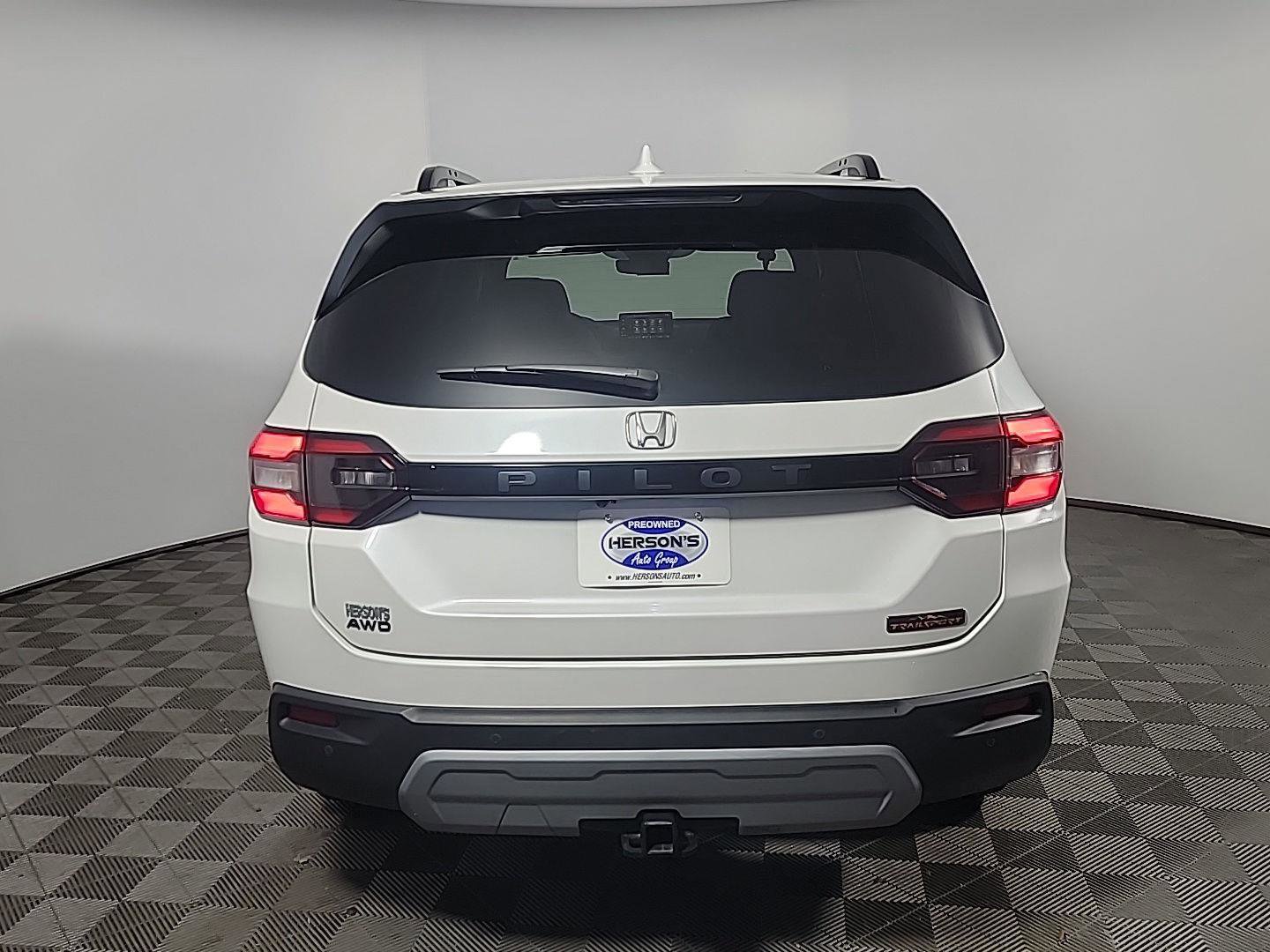 Certified 2023 Honda Pilot TrailSport image 5