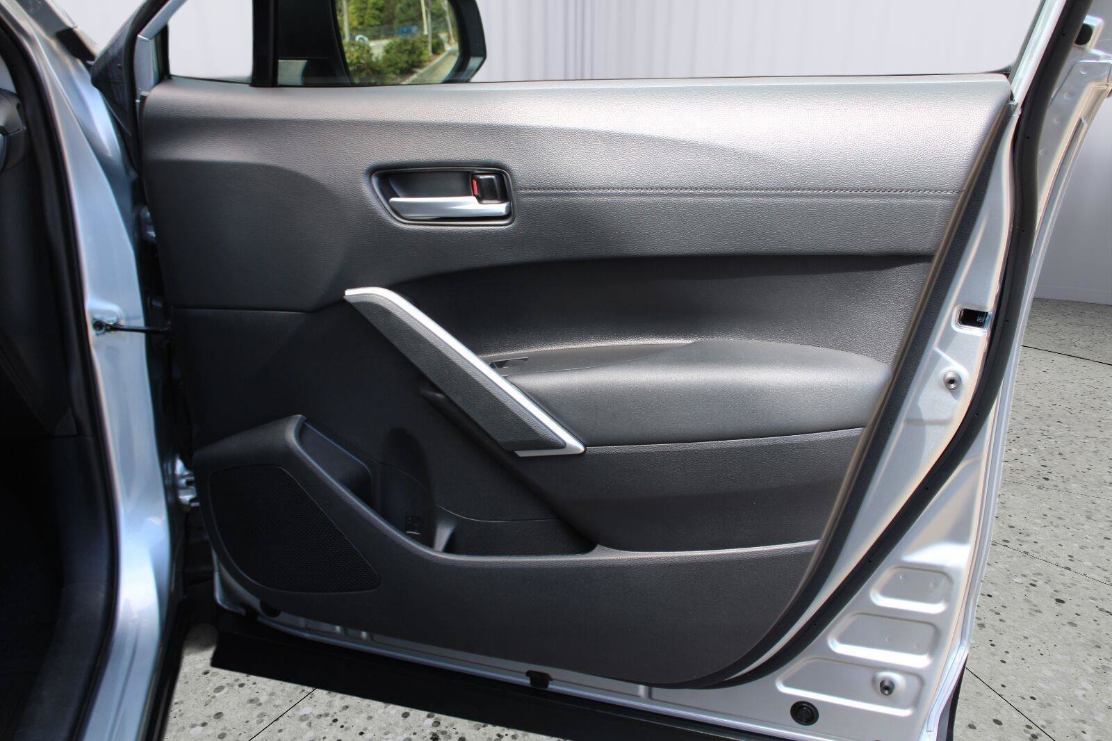 Used 2022 Toyota Corolla Cross XLE w/ Convenience Package FWD image 41